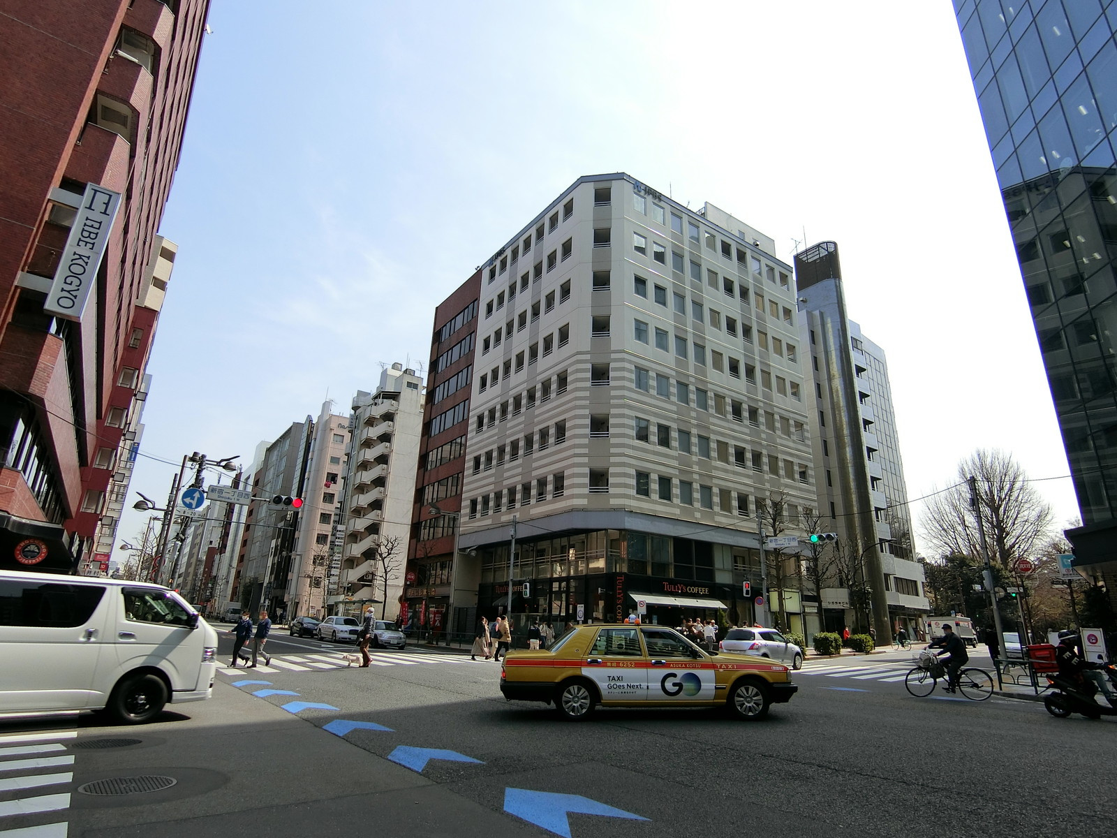 付近の新宿五丁目交差点