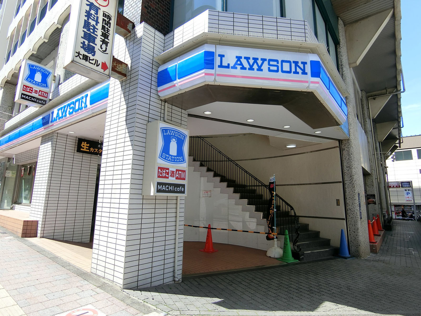 徒歩1分のローソン高田馬場駅通店