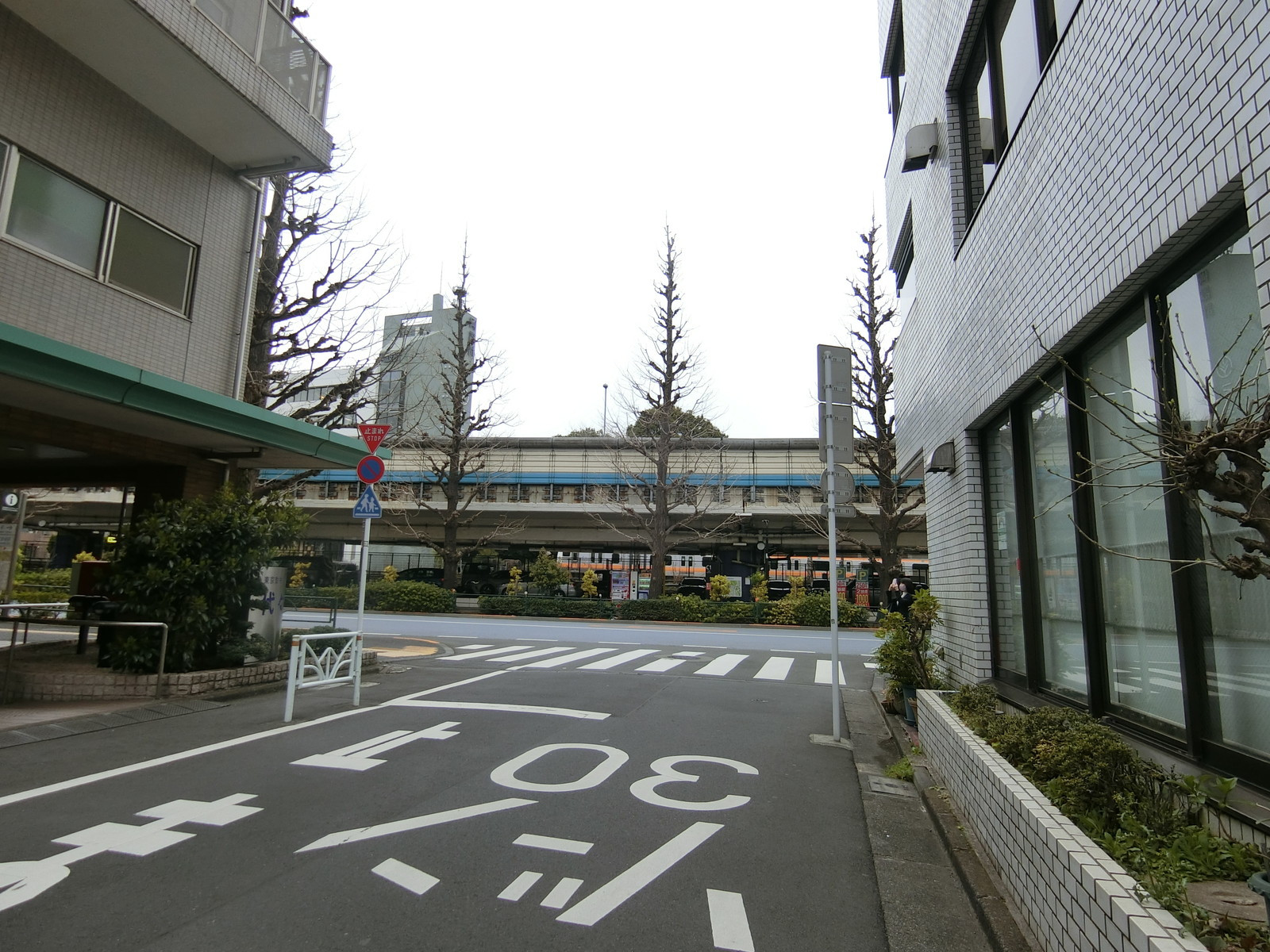千和ビル前面の通り