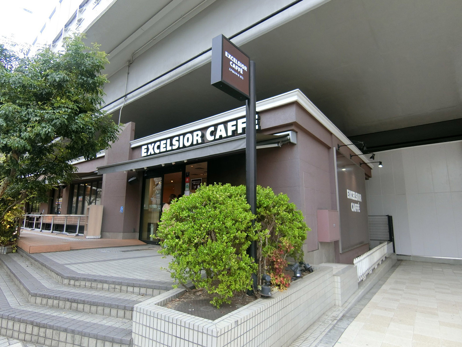 至近のエクセルシオール カフェ 千駄ヶ谷駅前店
