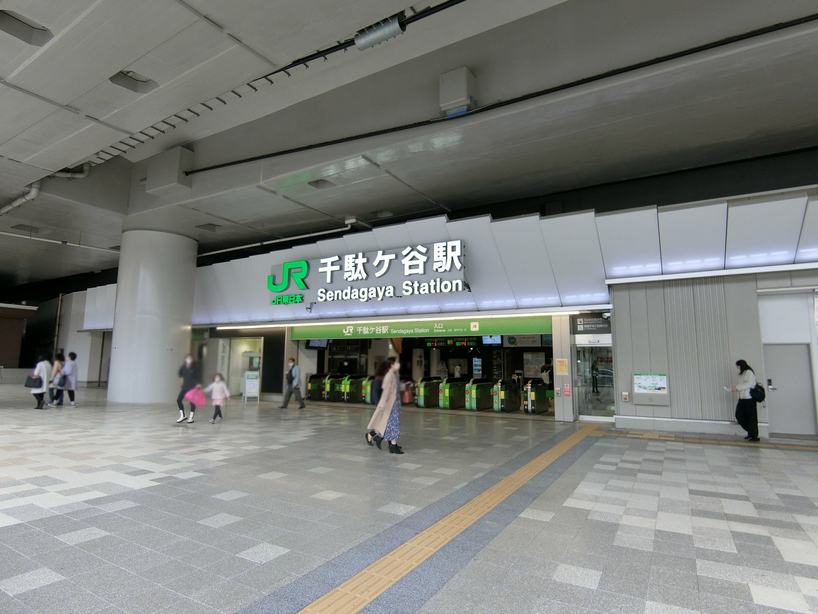 最寄りの「千駄ヶ谷駅」