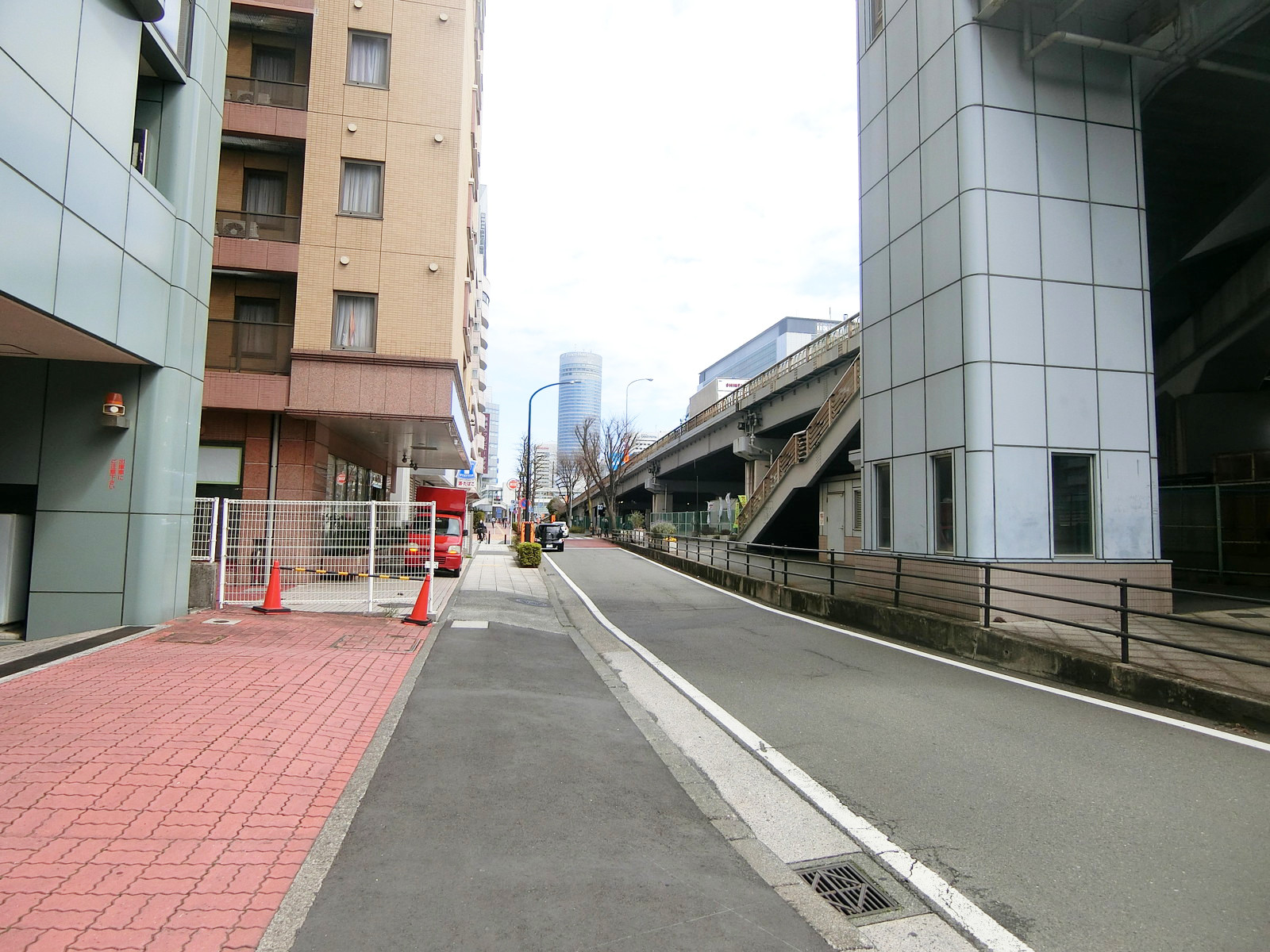 パレアナビル前面の通り
