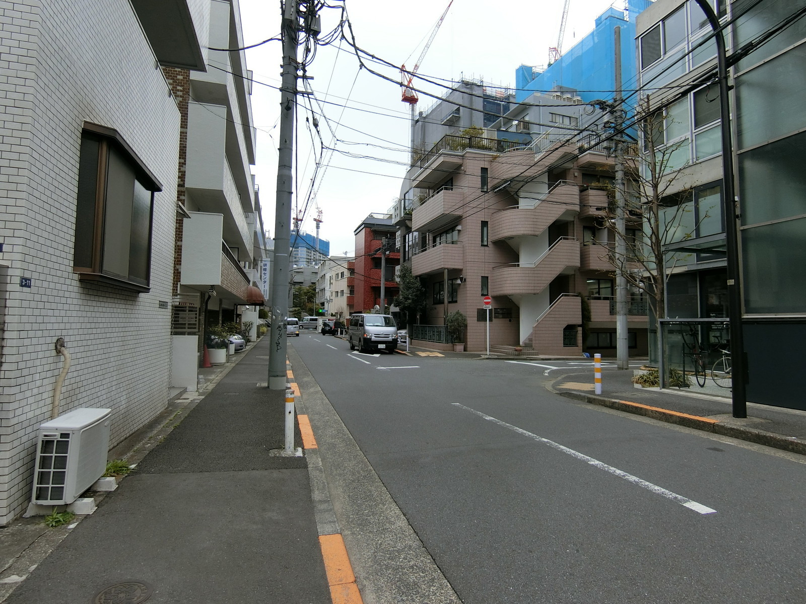 シバタビル前面の通り
