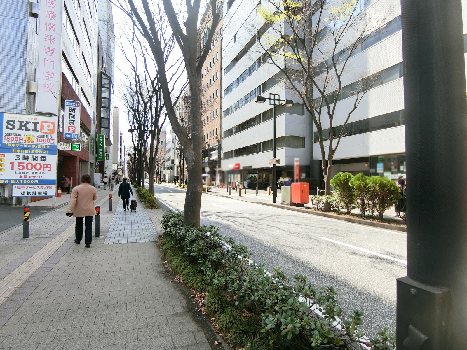 WISE NEXT 新横浜前面のアリーナ通り