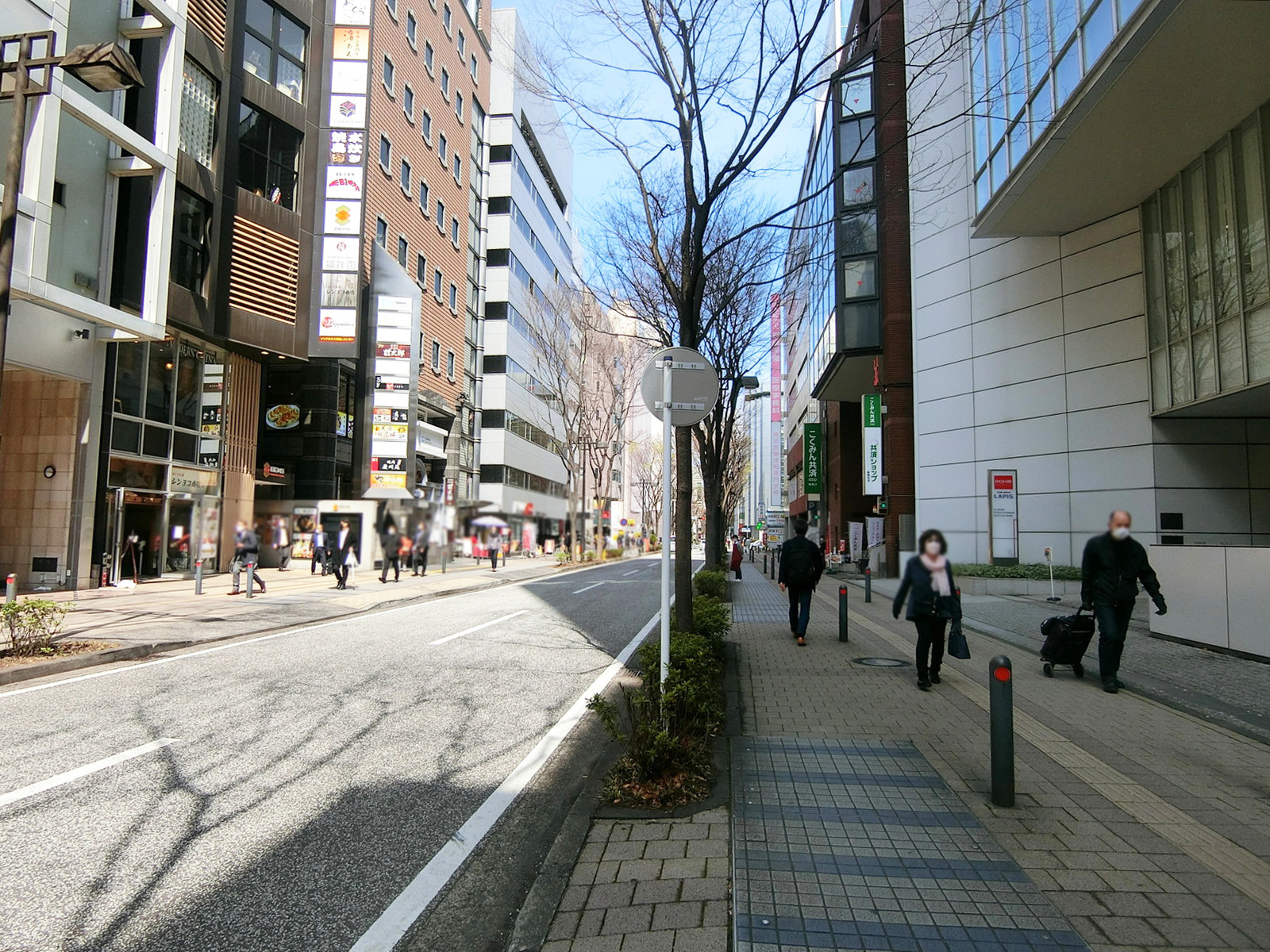 新横浜センタービル前面のアリーナ通り
