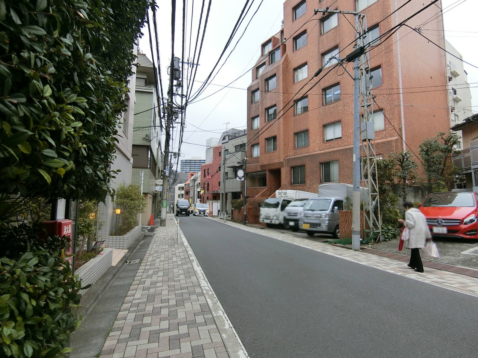 M.BLDG前面の通り