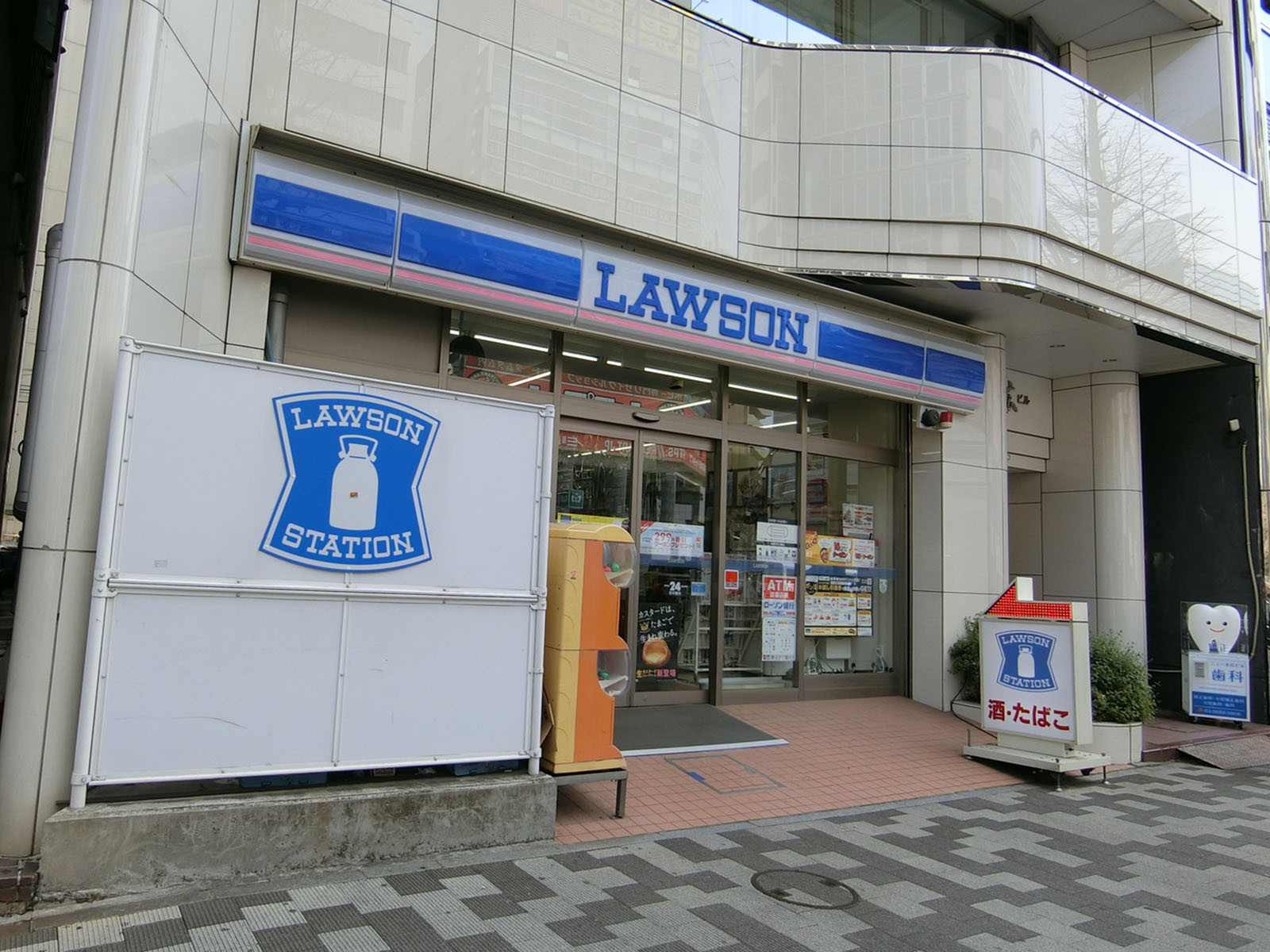 並びのローソン秋葉原中央通り店