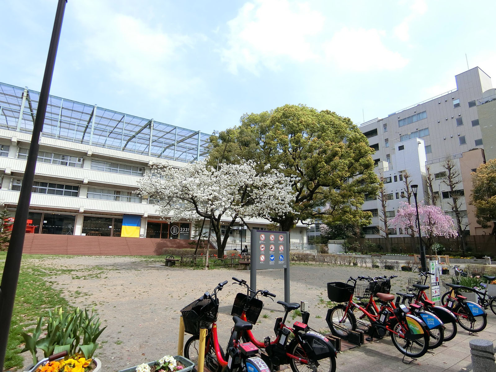 徒歩3分の千代田区立 練成公園
