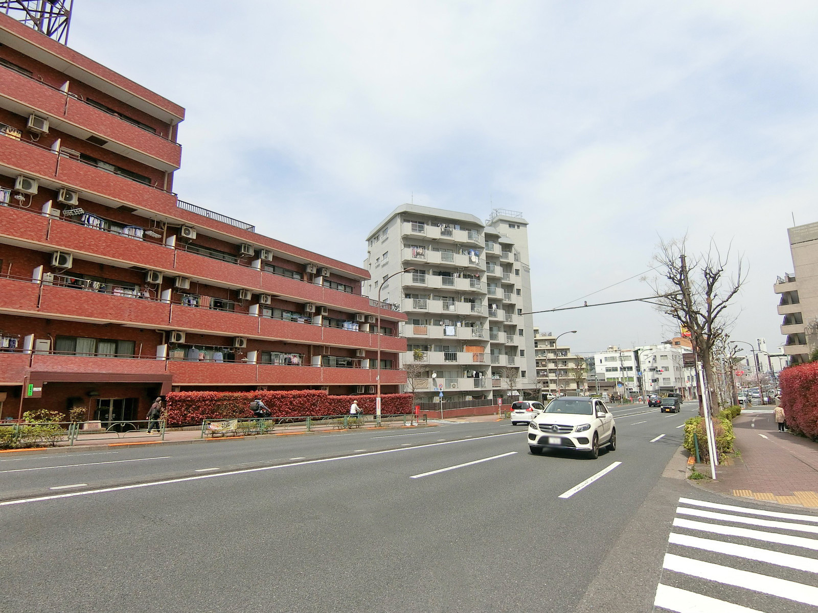 中原街道沿いに立地