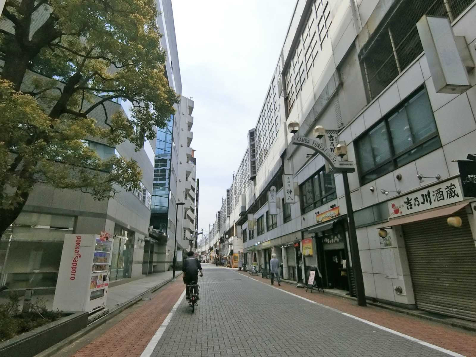 神田金子ビル前面の通り