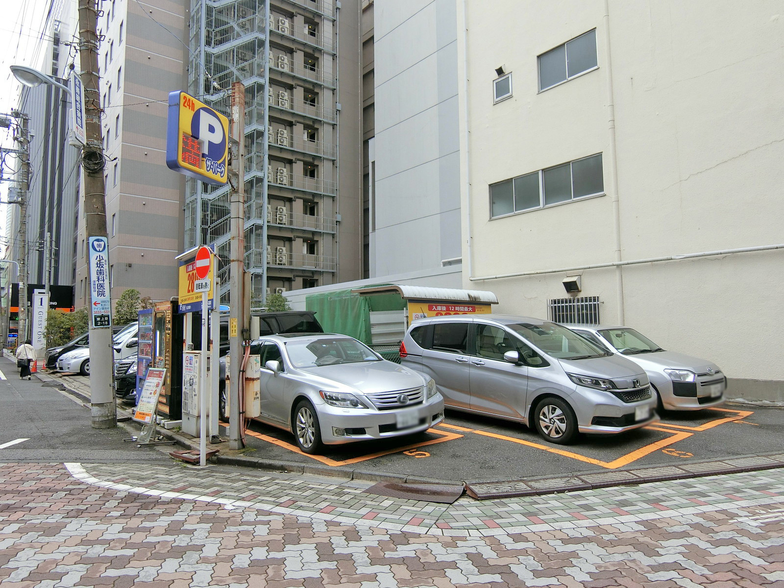 向かいのコインパーキング