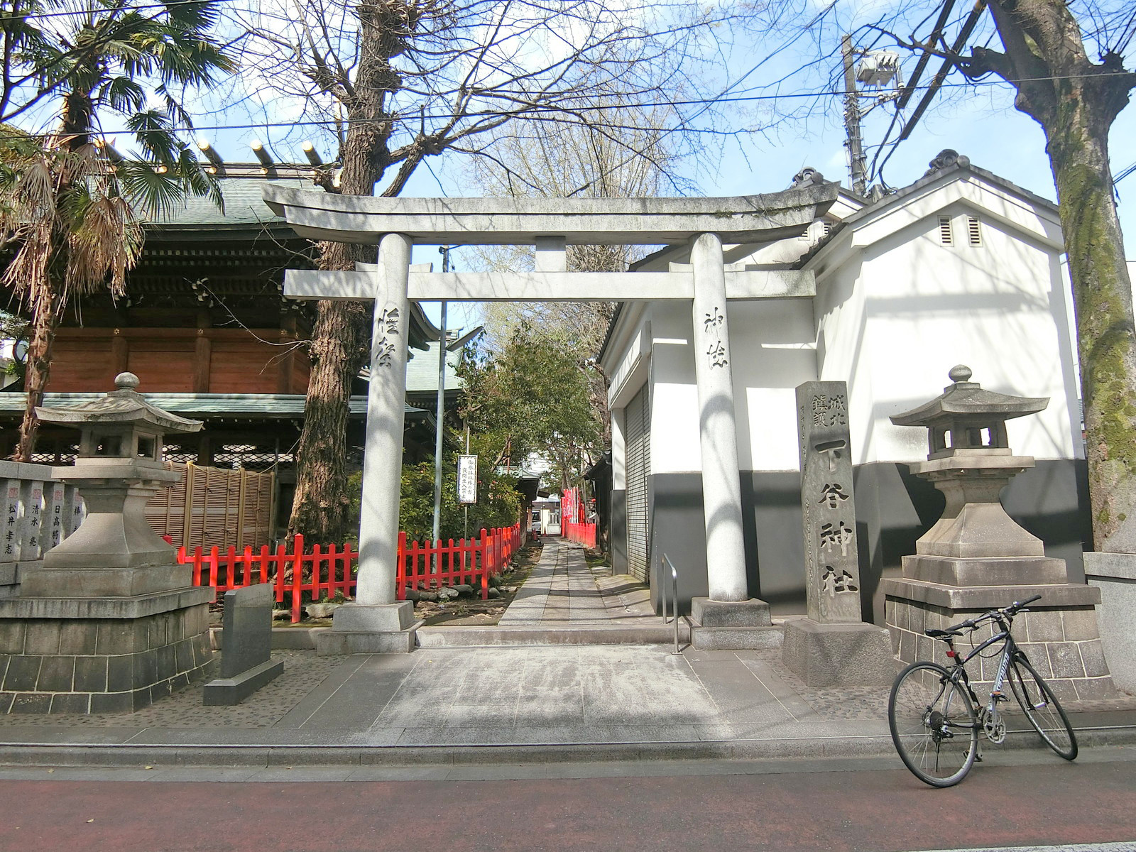 徒歩3分の下谷神社