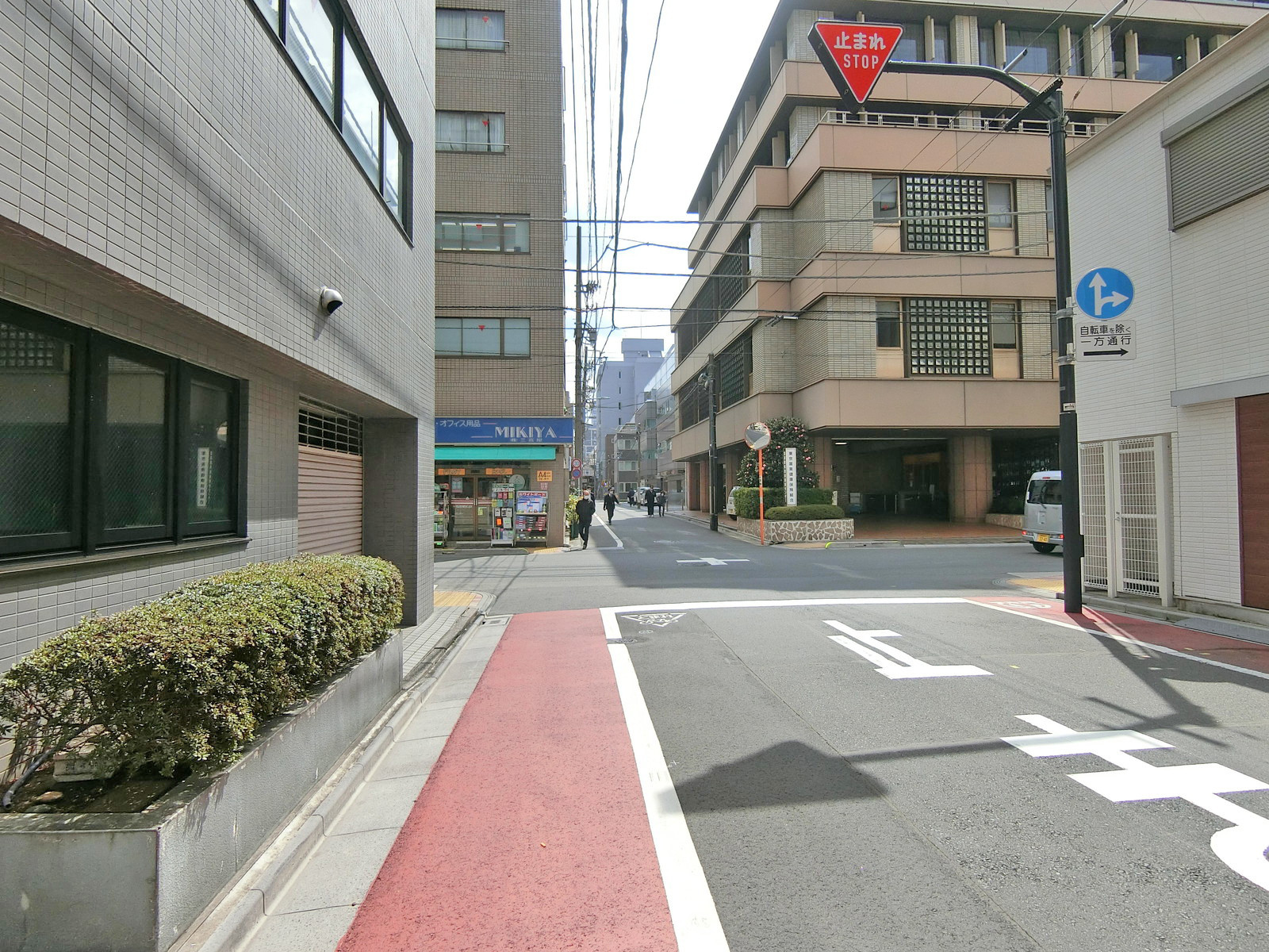 品田ビル前面の通り