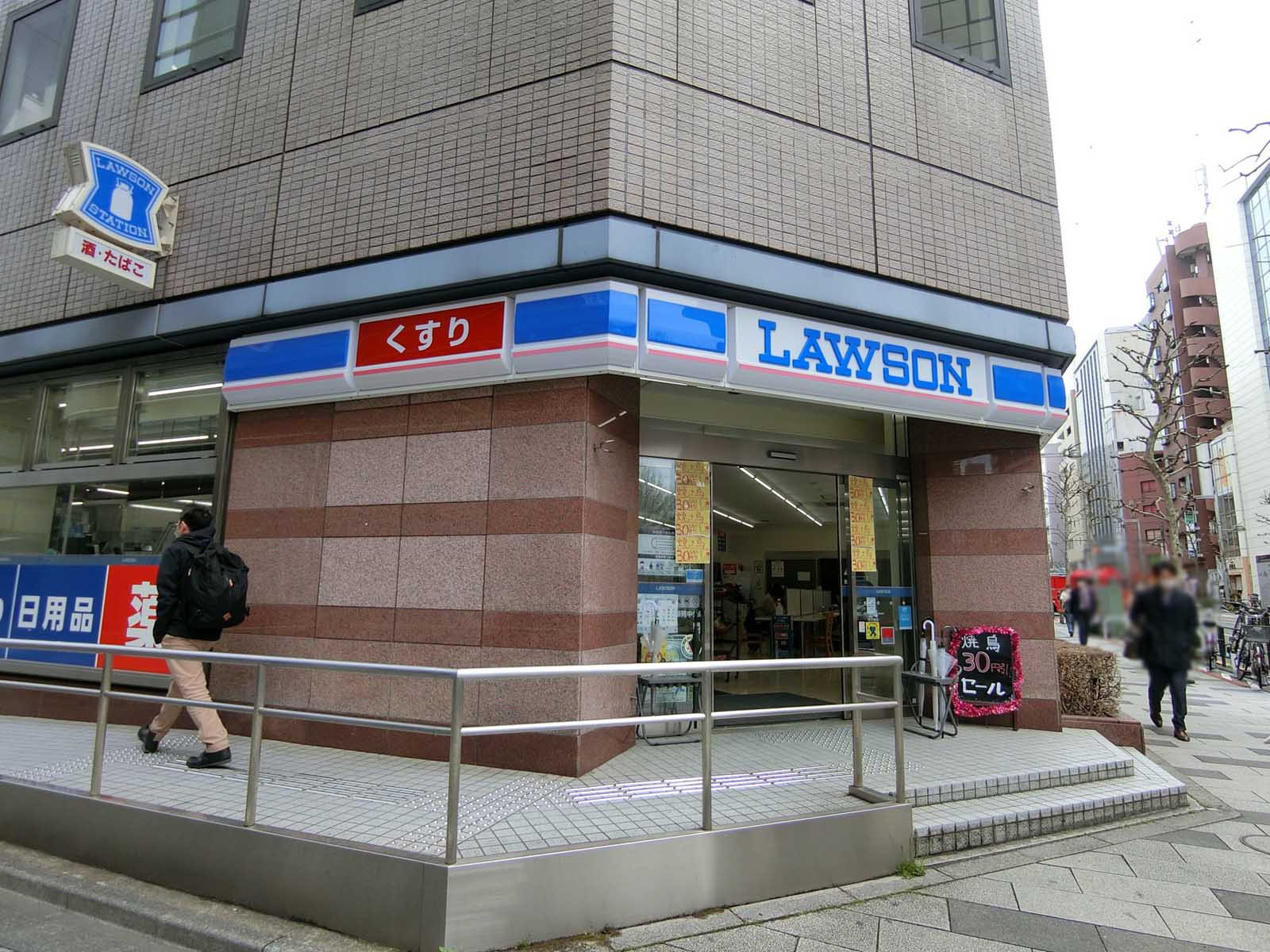 徒歩1分のローソン