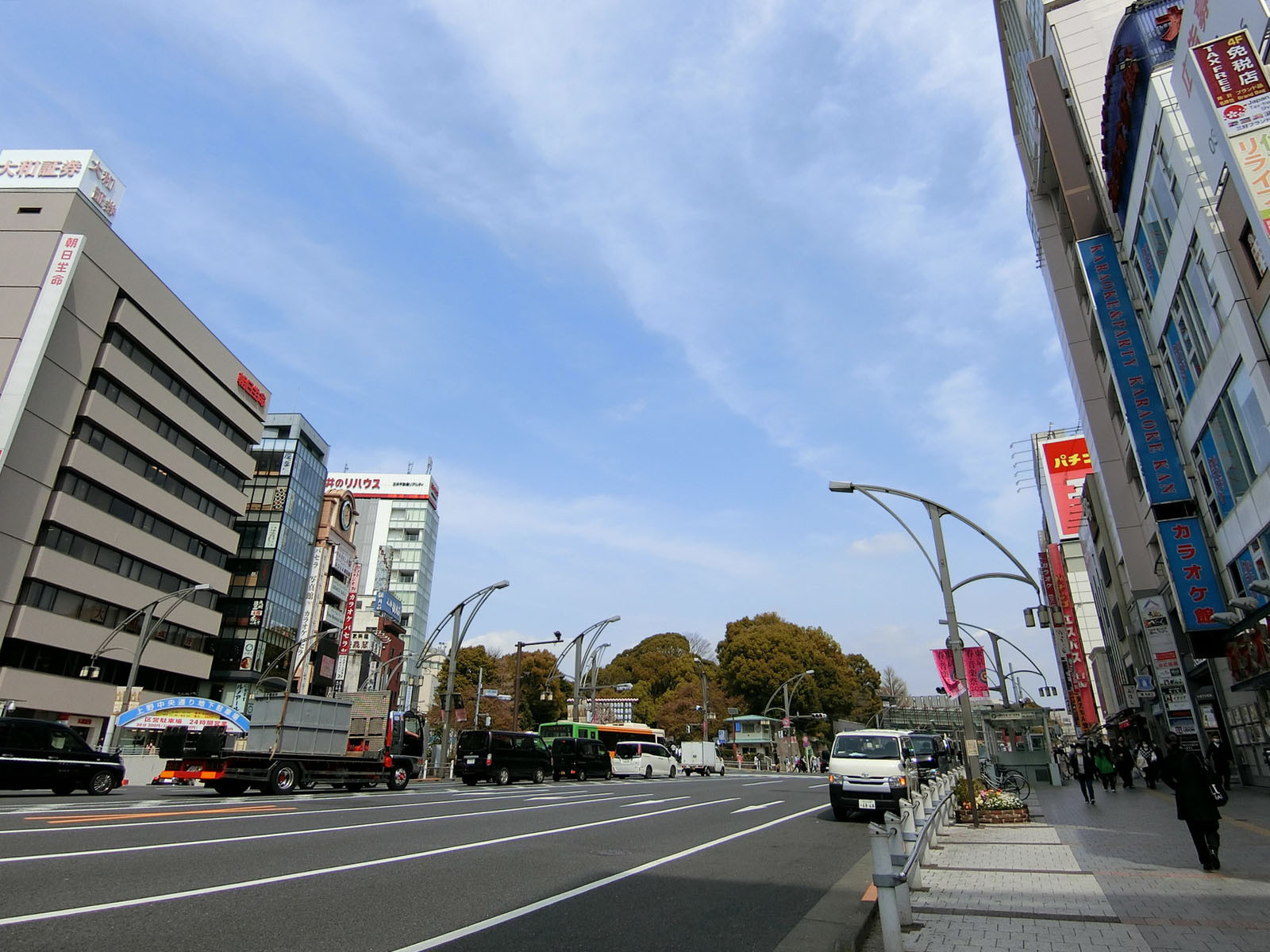 付近の上野四丁目交差点