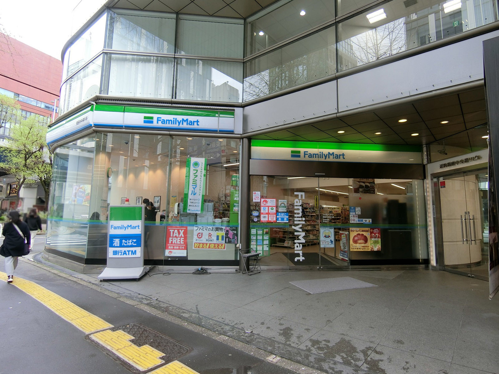 徒歩2分のファミリーマート 銀座中央通り店