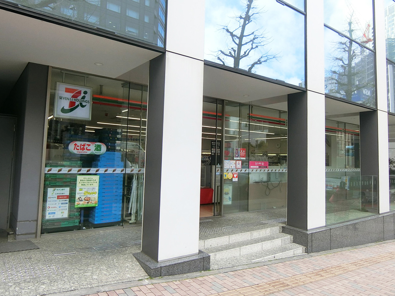 隣のセブン-イレブン