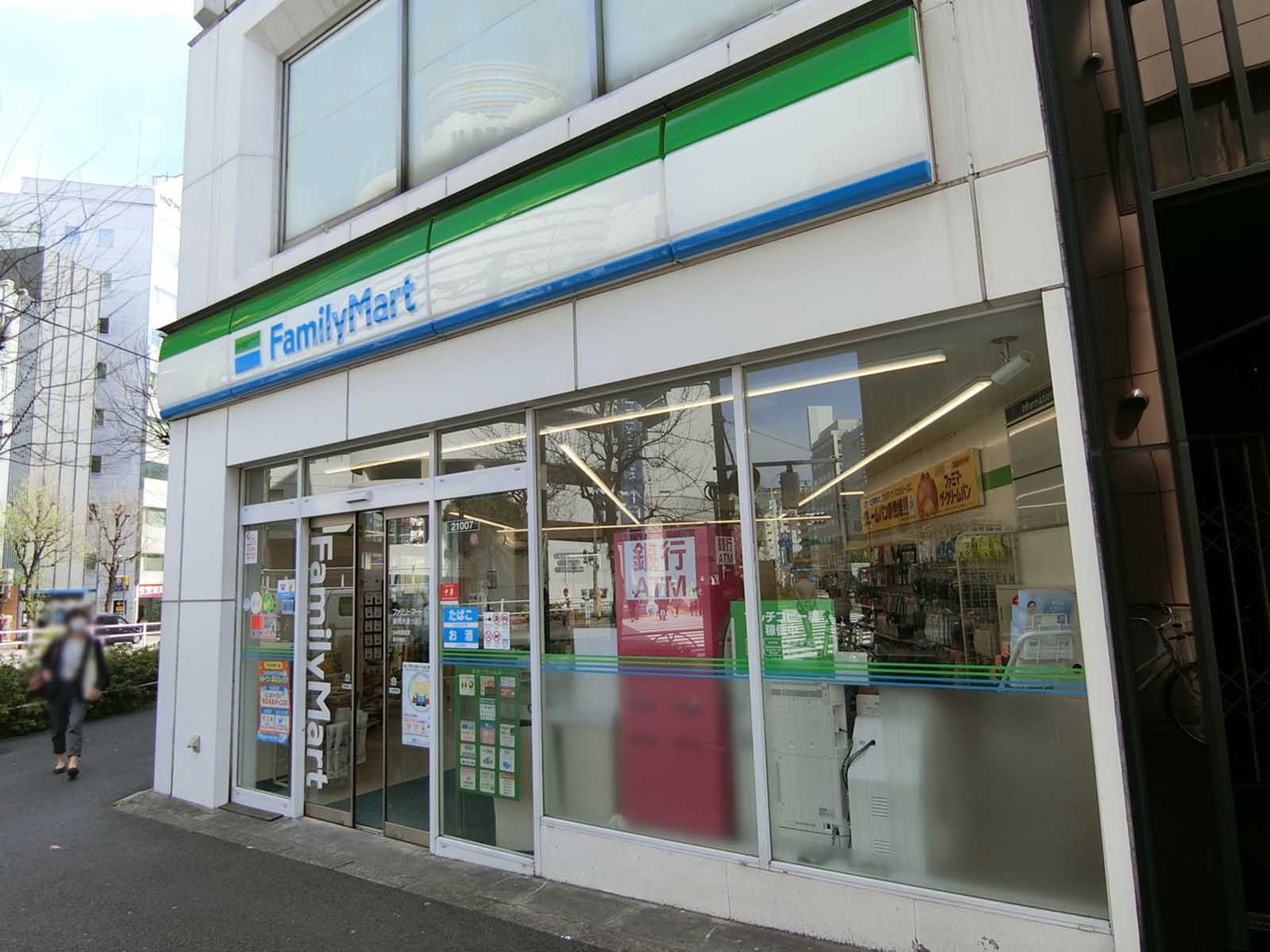 徒歩1分のファミリーマート