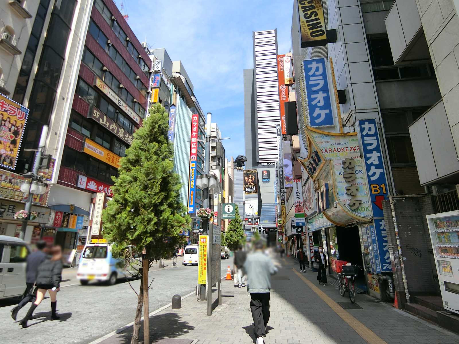 周辺は飲食店が豊富なエリア