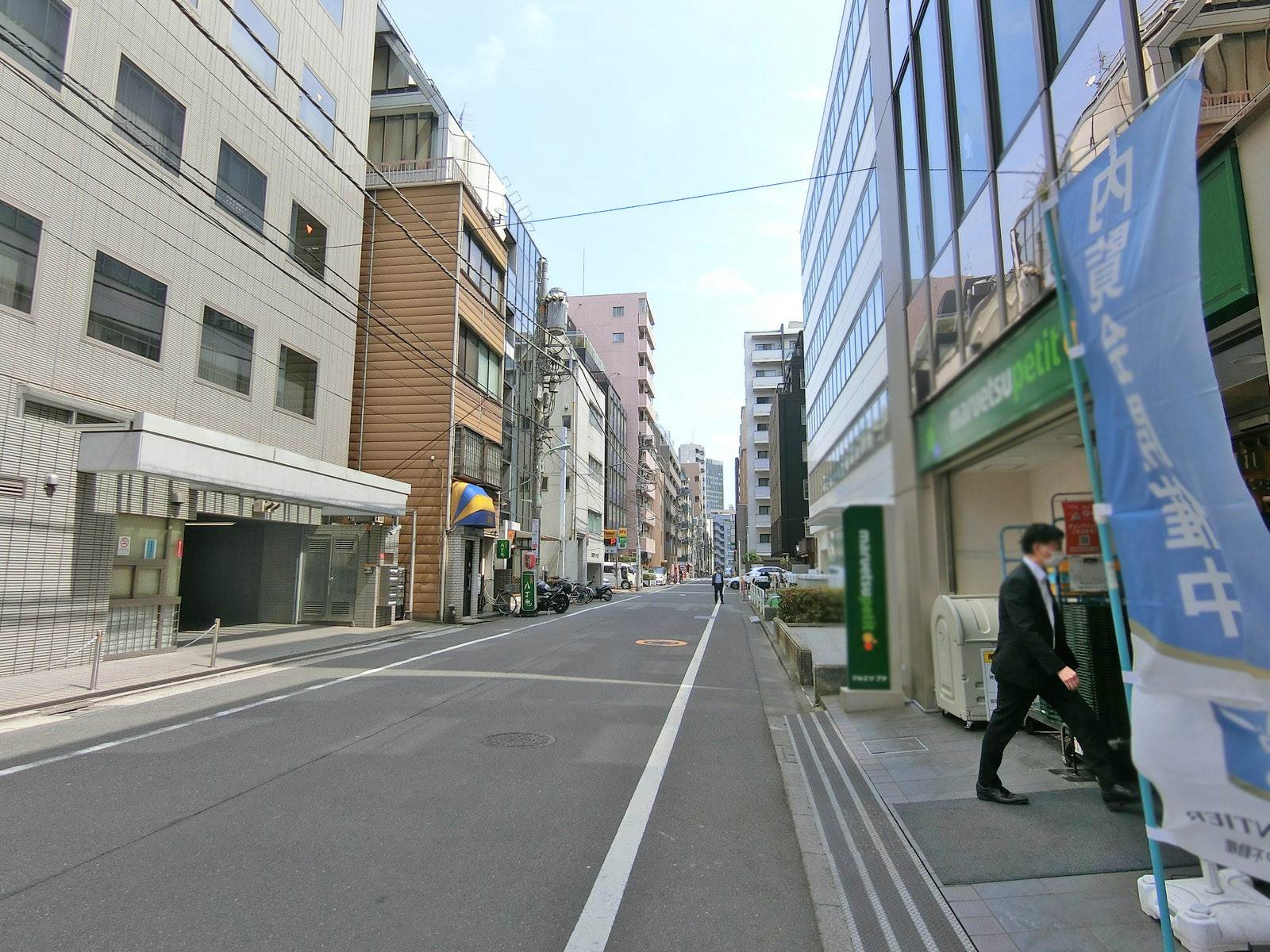 八丁堀フロント前面の通り