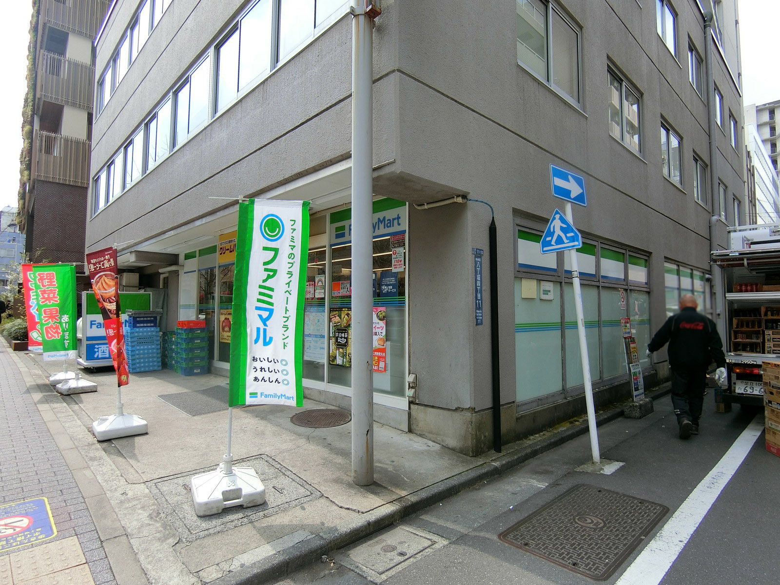 徒歩1分のファミリーマート 八丁堀店