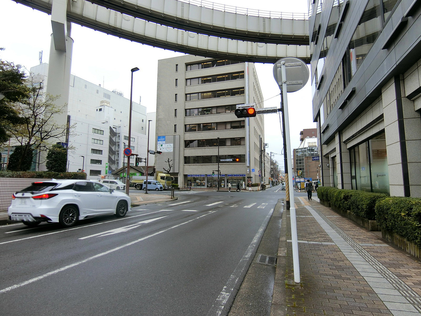 ハマダパークビル前面の通り