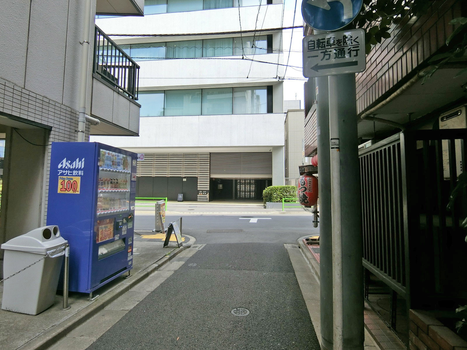スカイハイム前面の通り