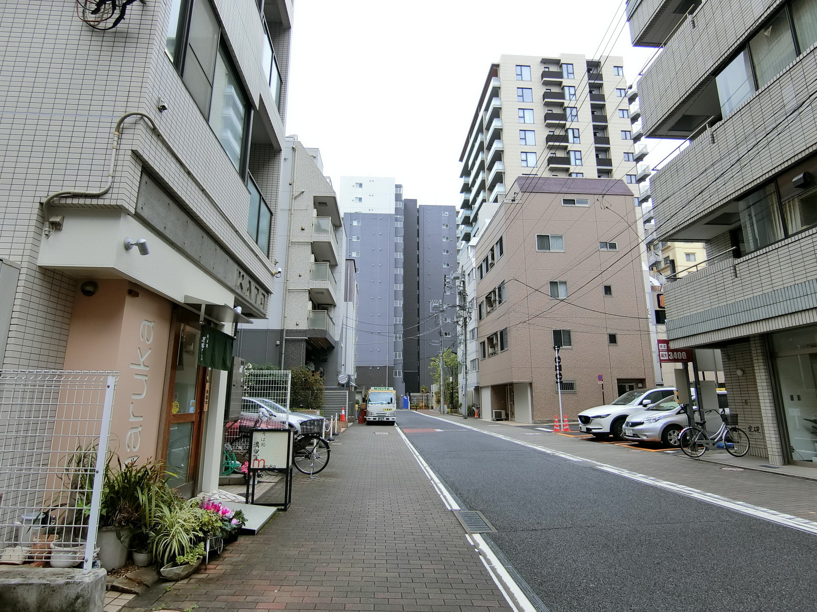 芝YSビル前面の通り