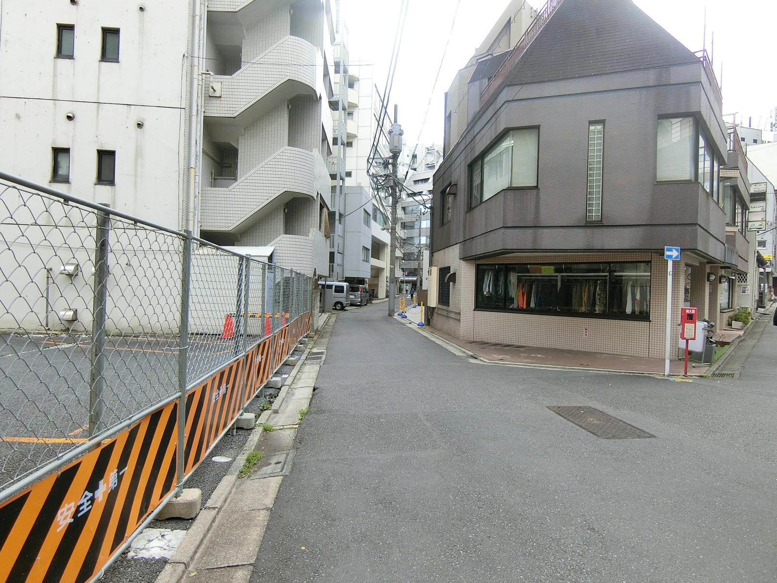 第二クレド渋谷ビル前面の通り