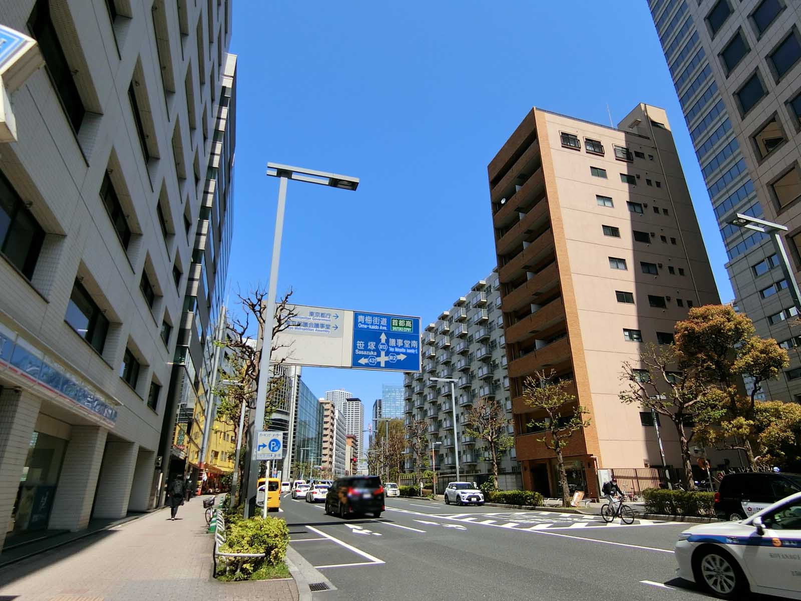 付近の十二社通り