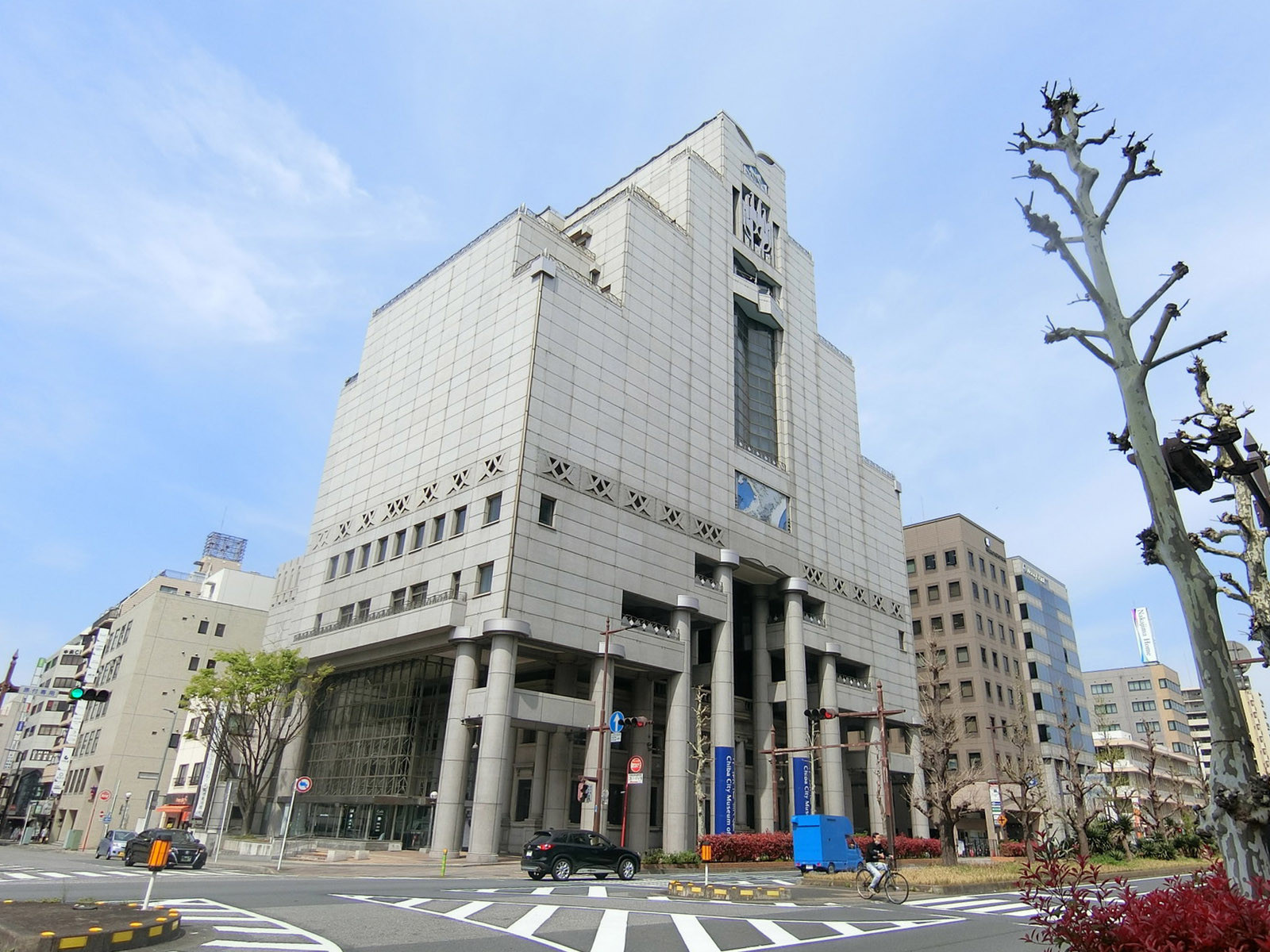 徒歩2分の千葉市美術館