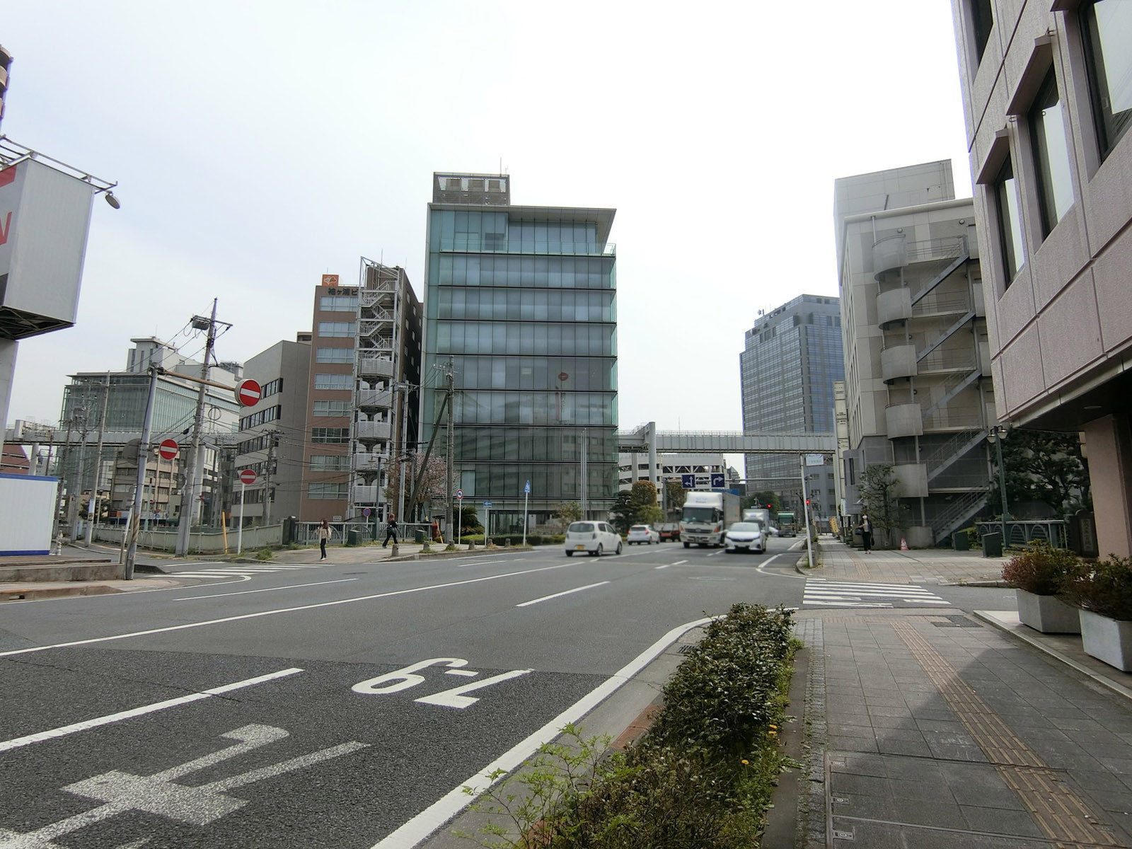 太陽生命千葉ビル前面の通り