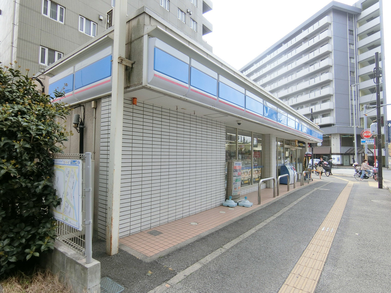 徒歩2分のローソン 本千葉店