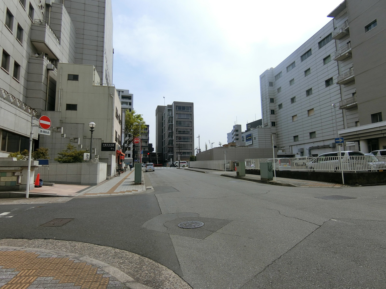 エレル千葉中央ビル前面の通り