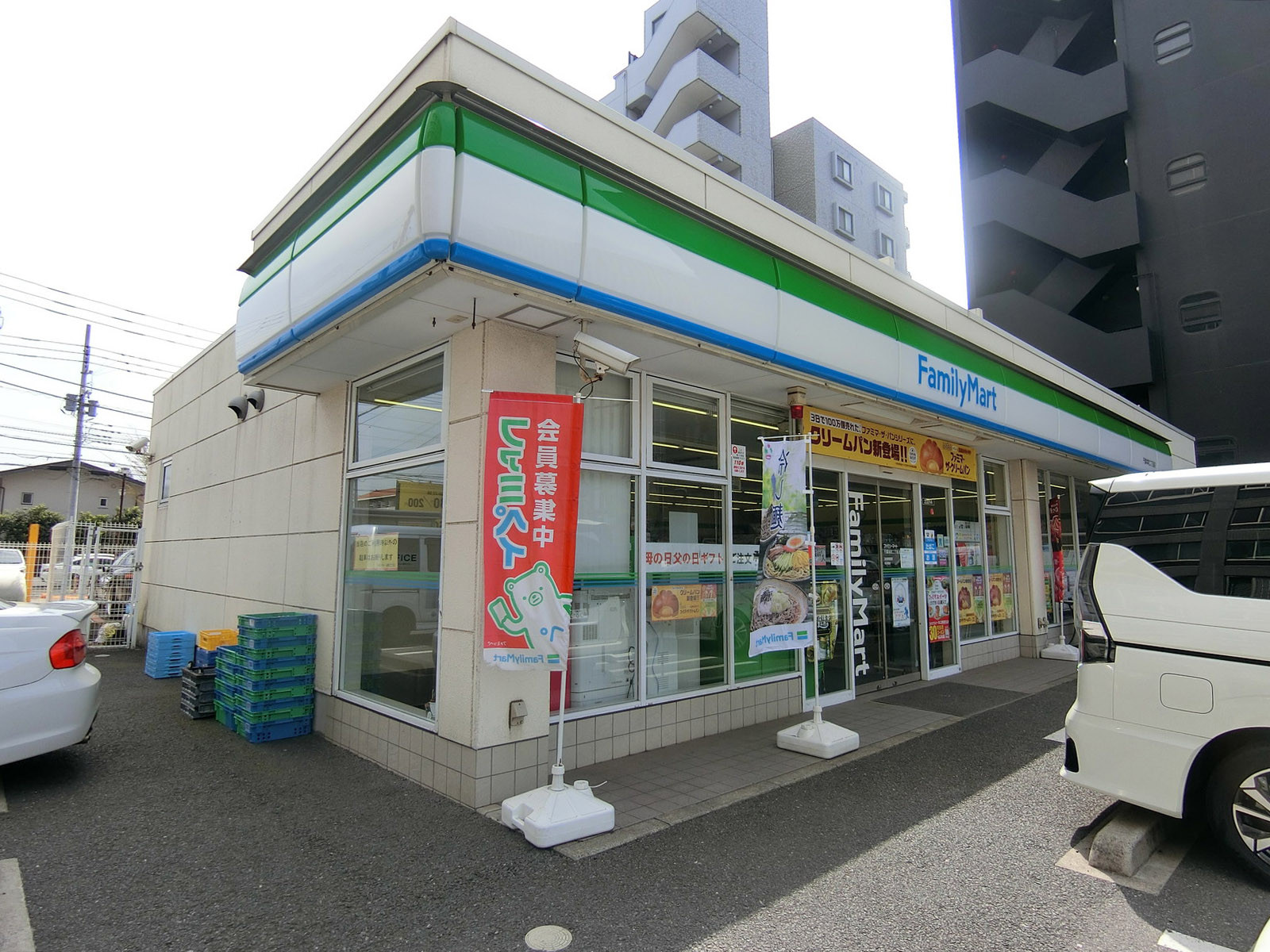 徒歩2分のファミリーマート 千葉本町二丁目店