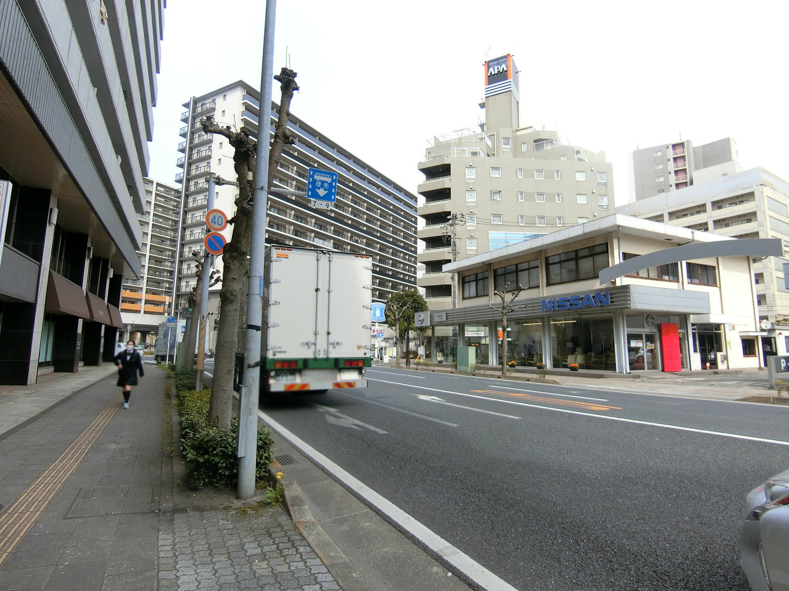 ライブリー中央前面の通り