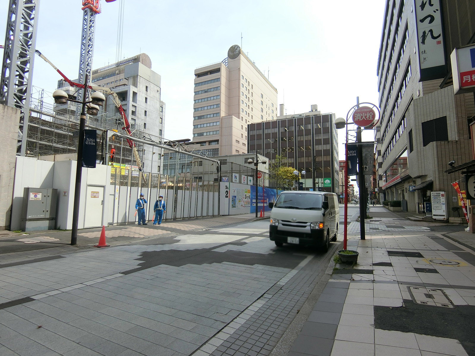 八田ビル前面の通り