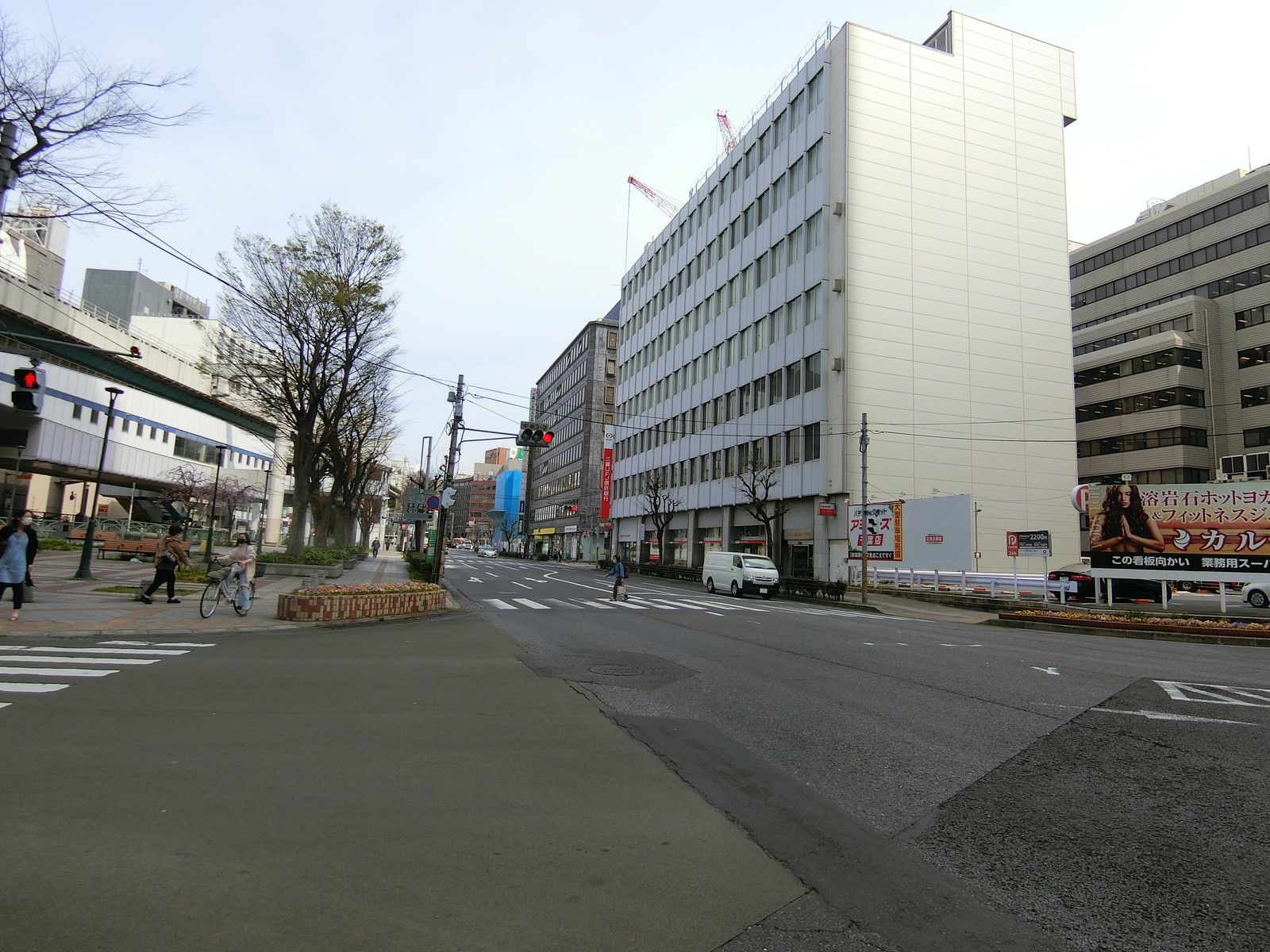加瀬ビル158前面の通り