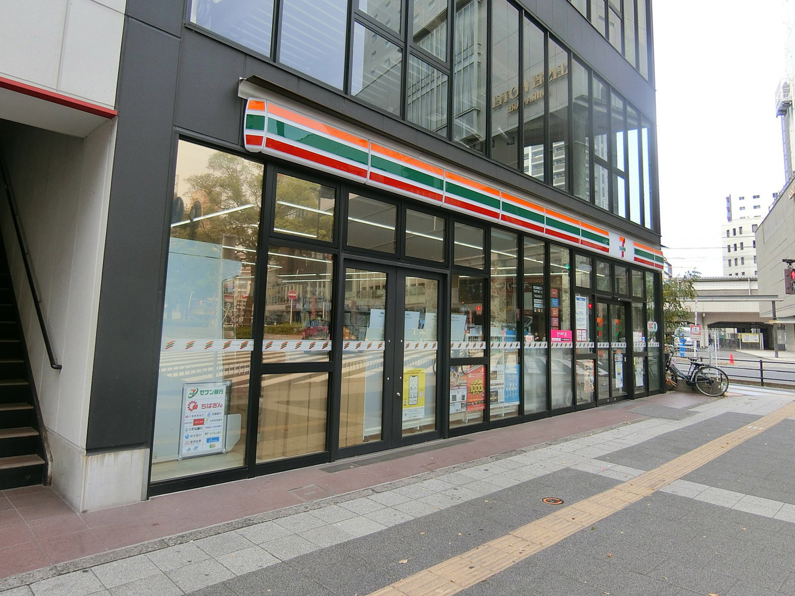 徒歩2分のセブンイレブン 千葉中央駅東口店