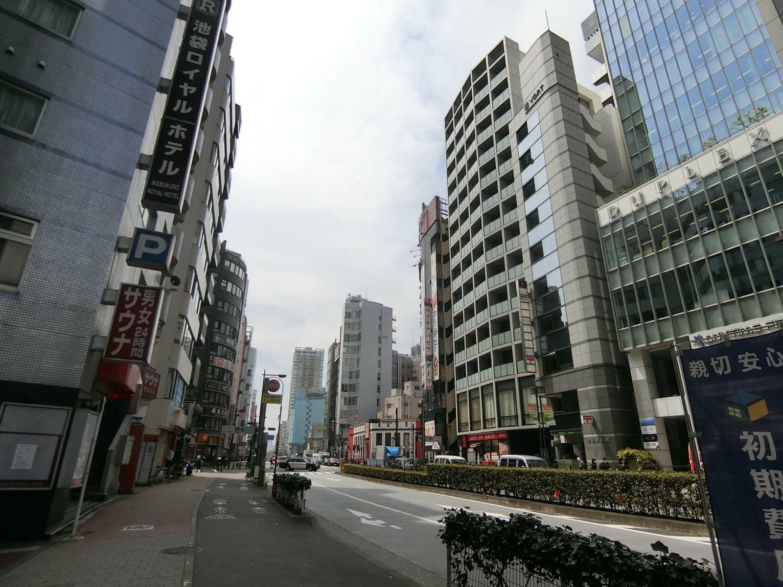 付近の劇場通り