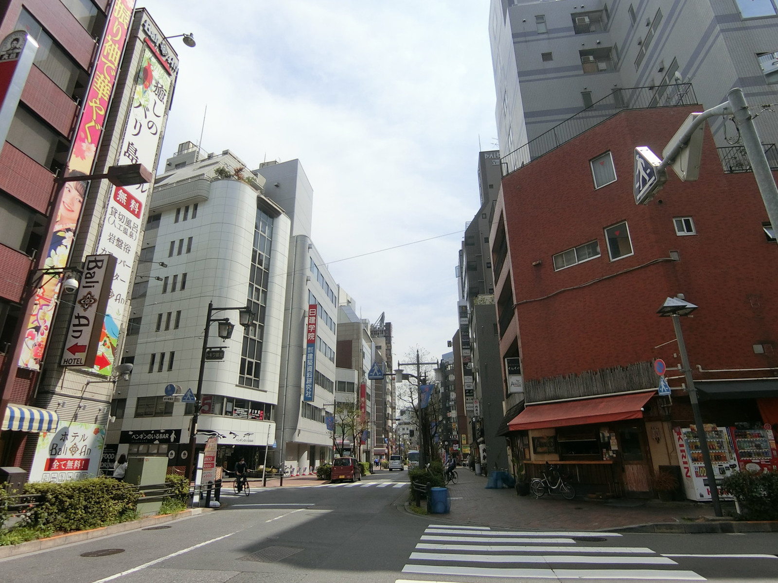 INFINITY IKEBUKURO前面の通り