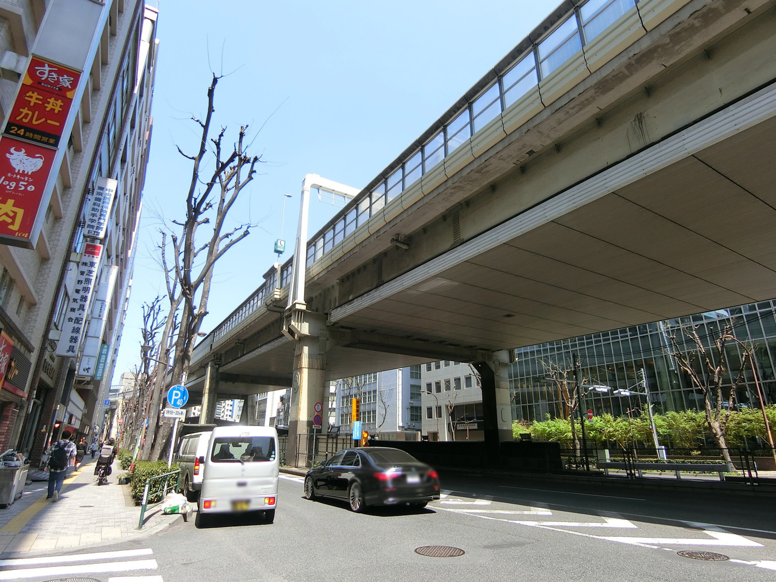 城北自動車会館前面の通り