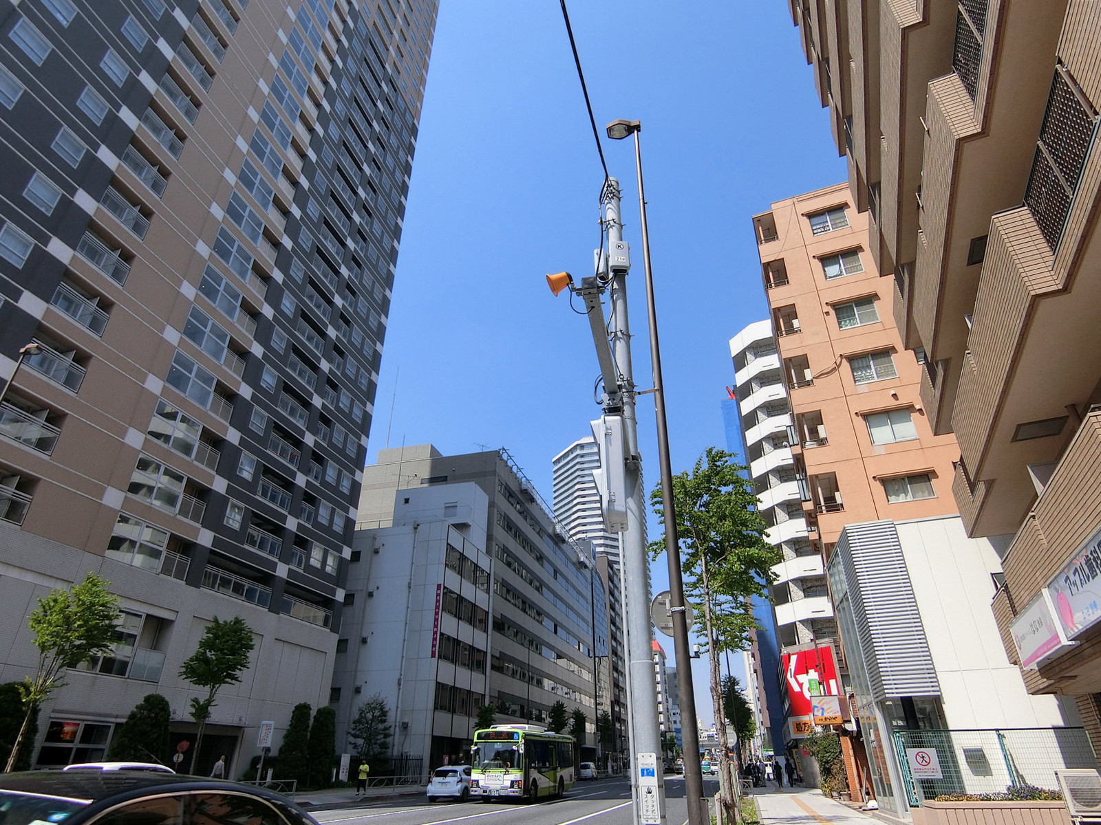 桐生ビル前面の春日通り