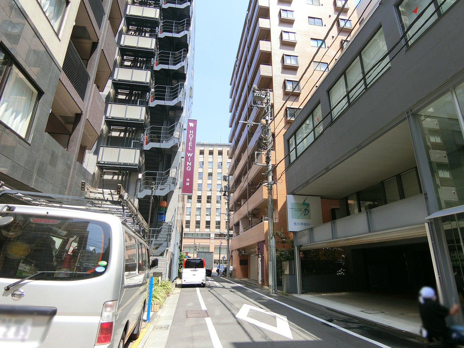 佐久間ビル前面の通り