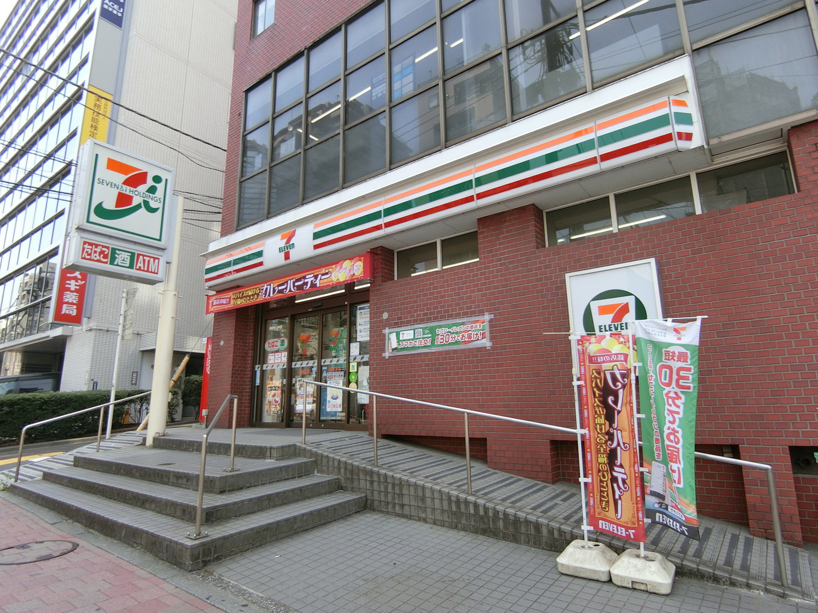 並びのセブンイレブン高田馬場1丁目店