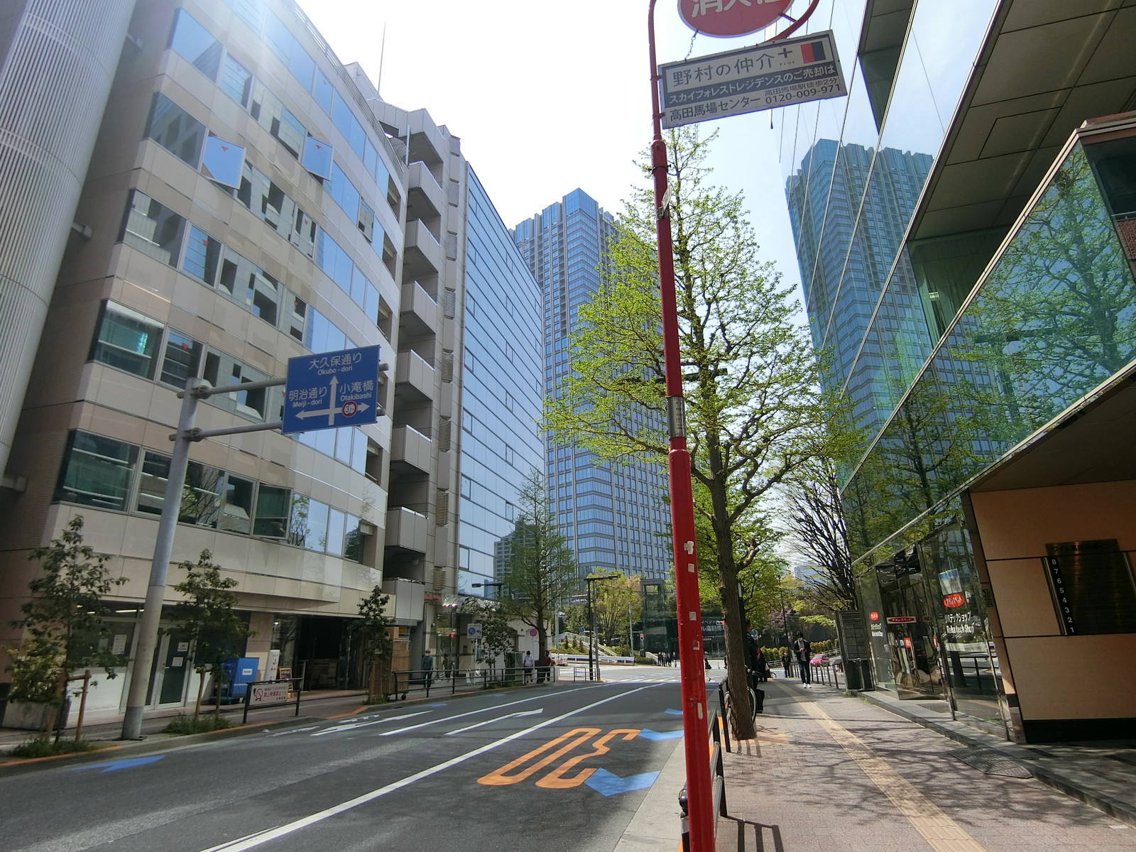 30山京ビル前面の通り