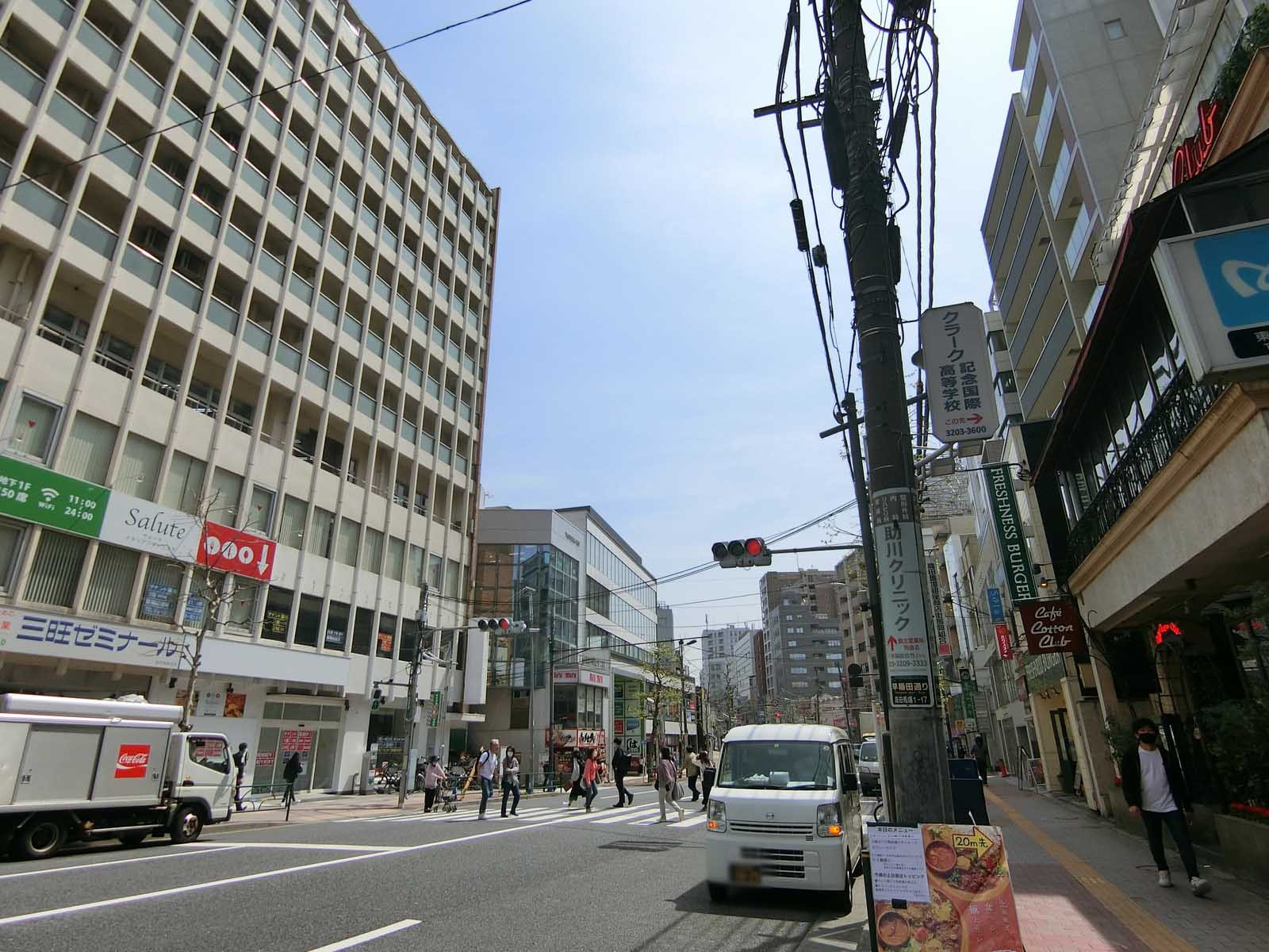付近の早稲田通り
