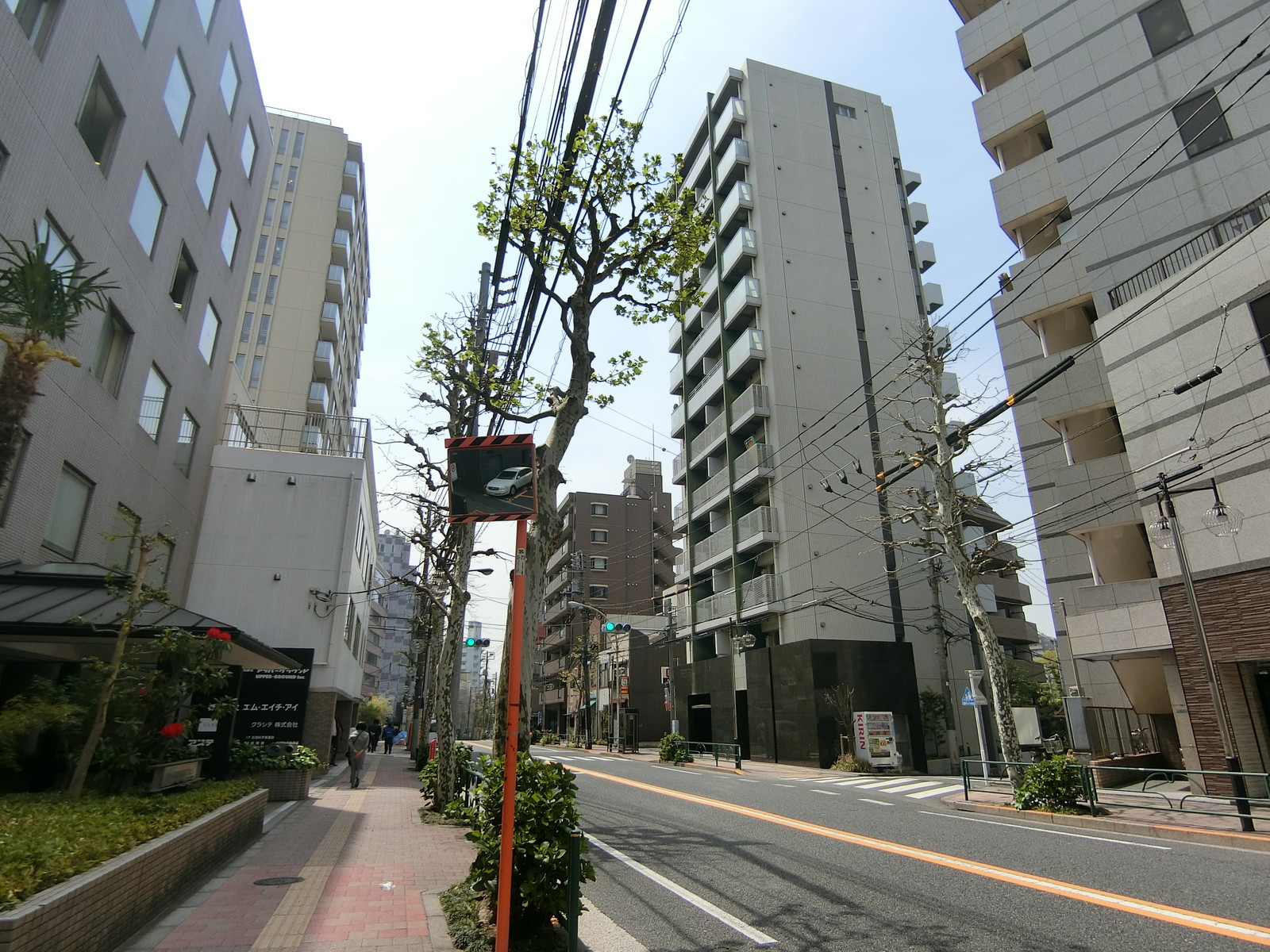 AD高田馬場ビル前面の通り