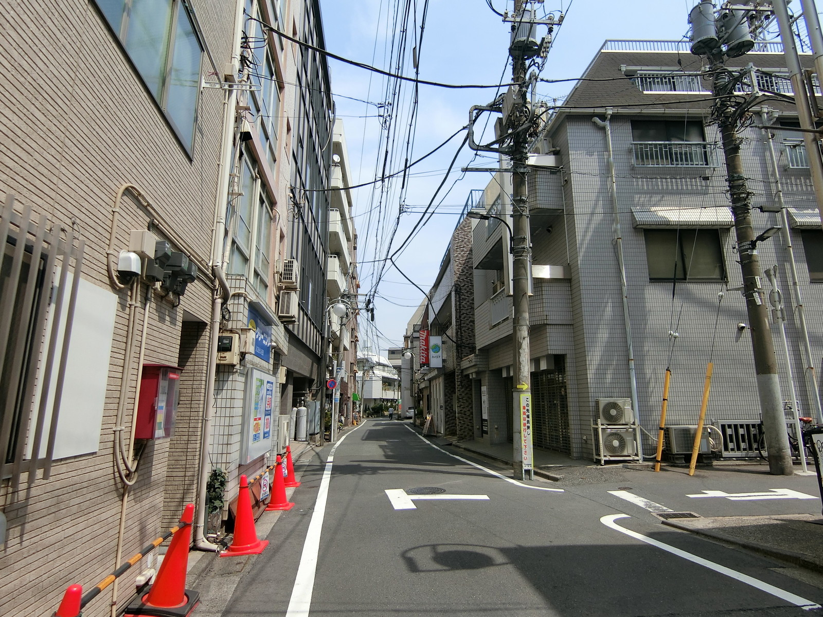 第2長谷川ビル前面の通り