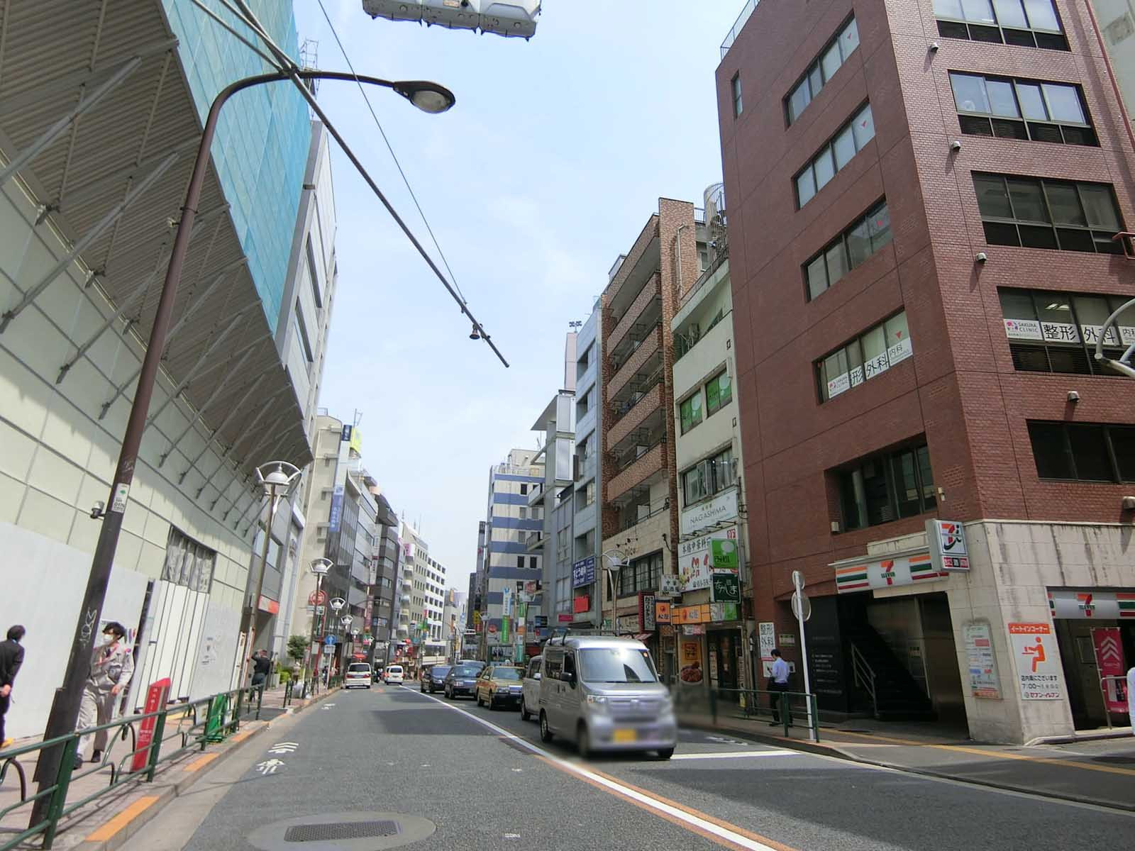 付近の早稲田通り